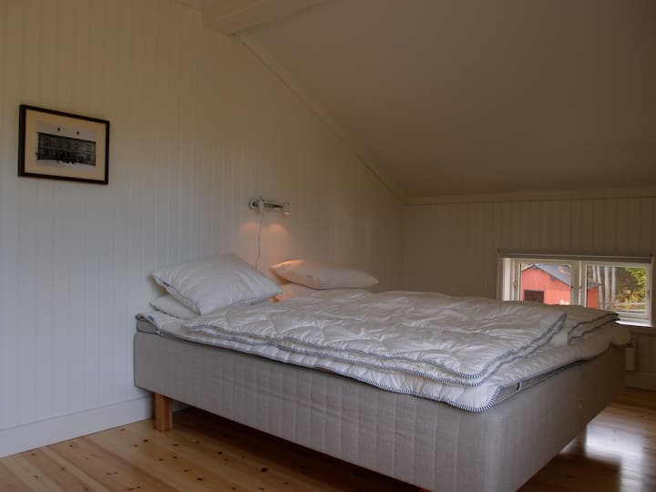 Главна спална соба бр. 2, брачен кревет (широк 180 см)