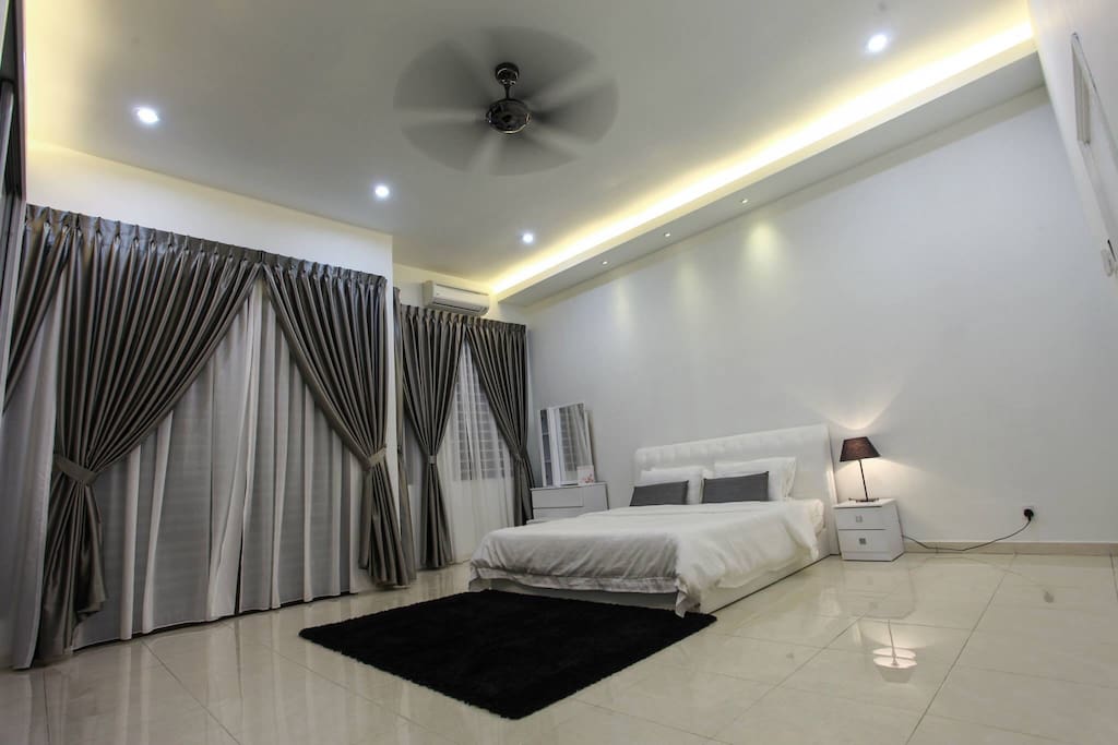 Master King Bedroom