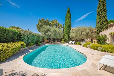 In the heart of the Luberon, Mas in authentic stone