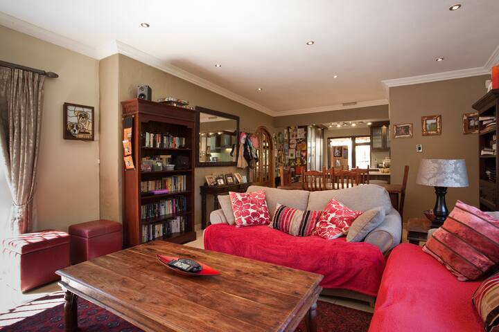 Lrge fam Home 2km Blouberg beach 4 bd 4 bth Slp 10 gallery image 5