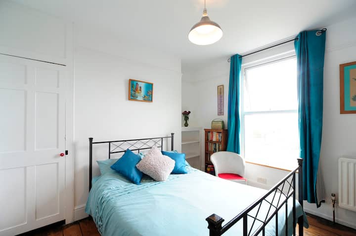 Bright dble room in creative house.