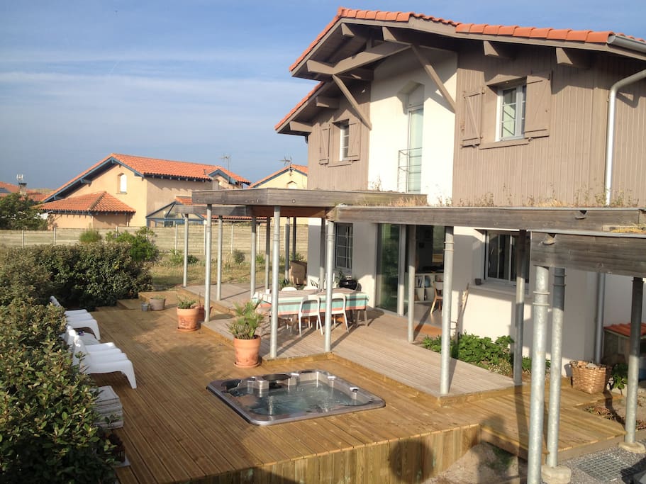 Terrasse avec jacuzzi