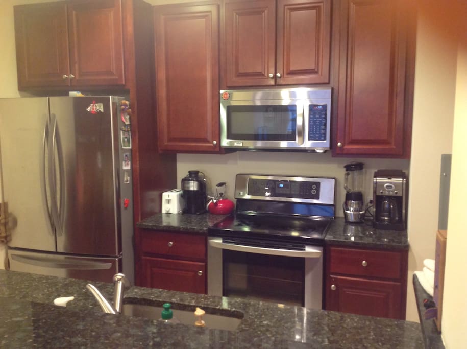 Fully equipped kitchen with a breakfast bar.