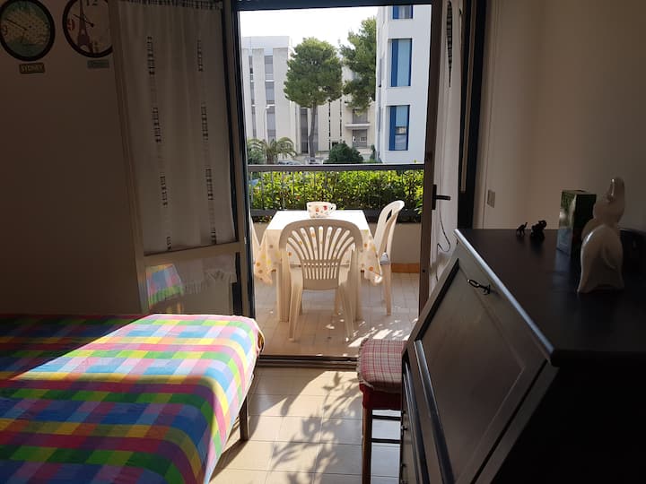 dormitorio doble con rincón para desayunar al aire