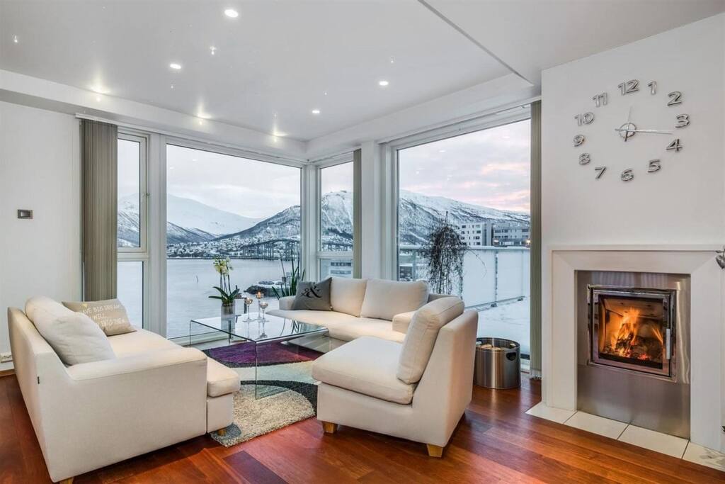 Beautiful view and fireplace