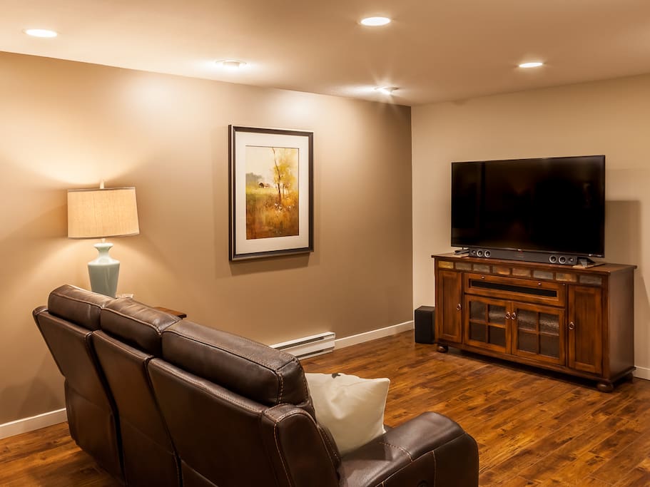 Recliner sofa, 56" tv, Netflix