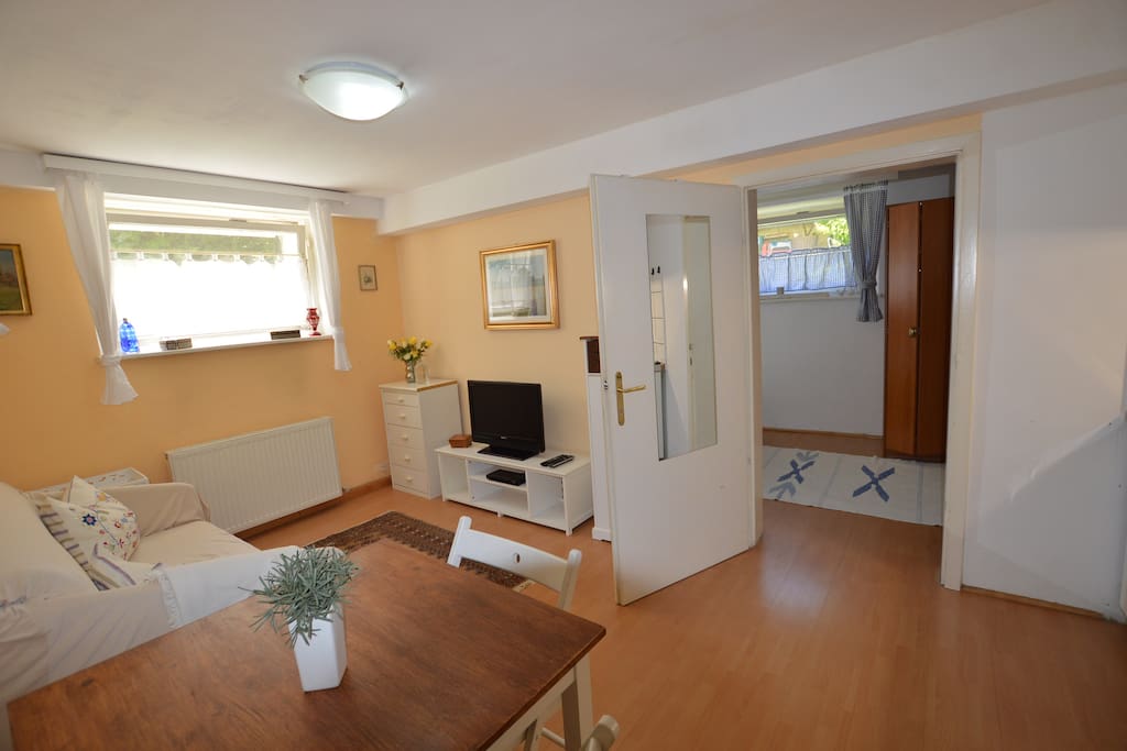 Wohnzimmer/living room