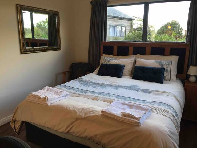 Private Guest Suite With Own Bathroom