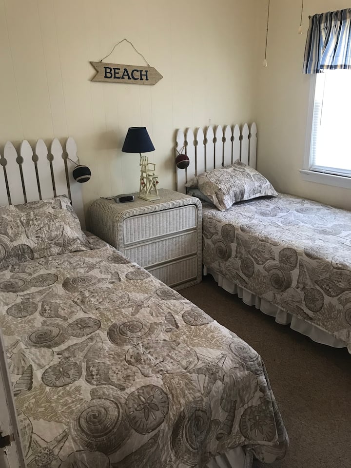 3rd BR with 2 Twin Beds
