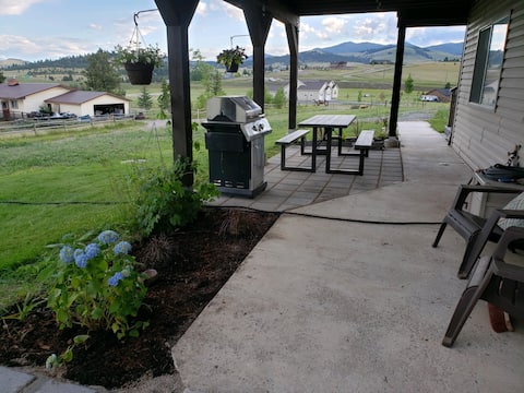 Montana City Private Bsmnt Apt. *NEW 1/4 BATH*