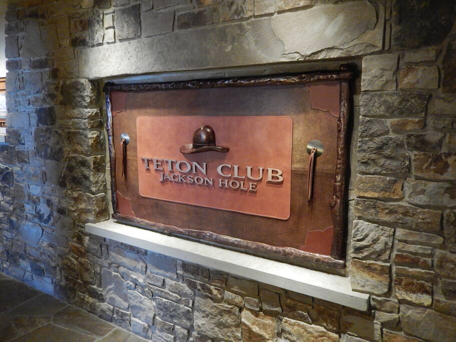The property has a fantastic staff of bellmen and concierges to assist you throughout your stay, along with a business center for added convenience.