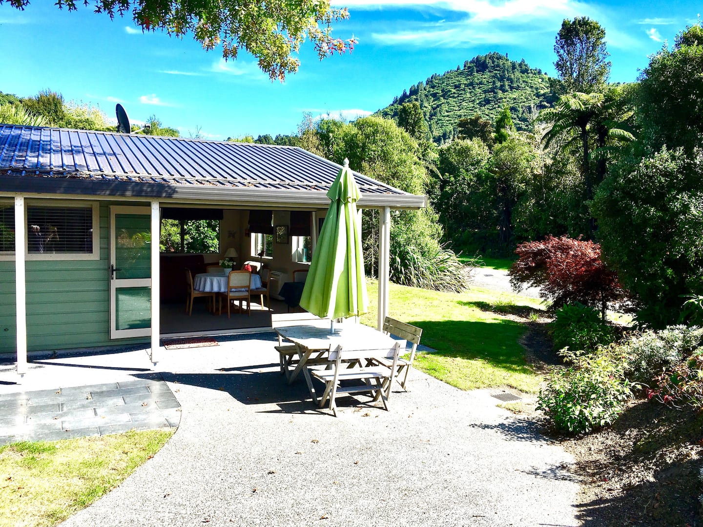Te Miro Lakeside Cottage.  Lake Tarawera. Rotorua. 3