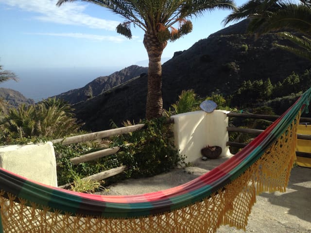 CASA ALOHA  in einer Palmenoase über dem Meer