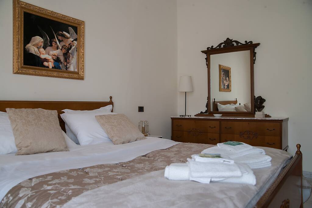 Camera da letto principale con balcone