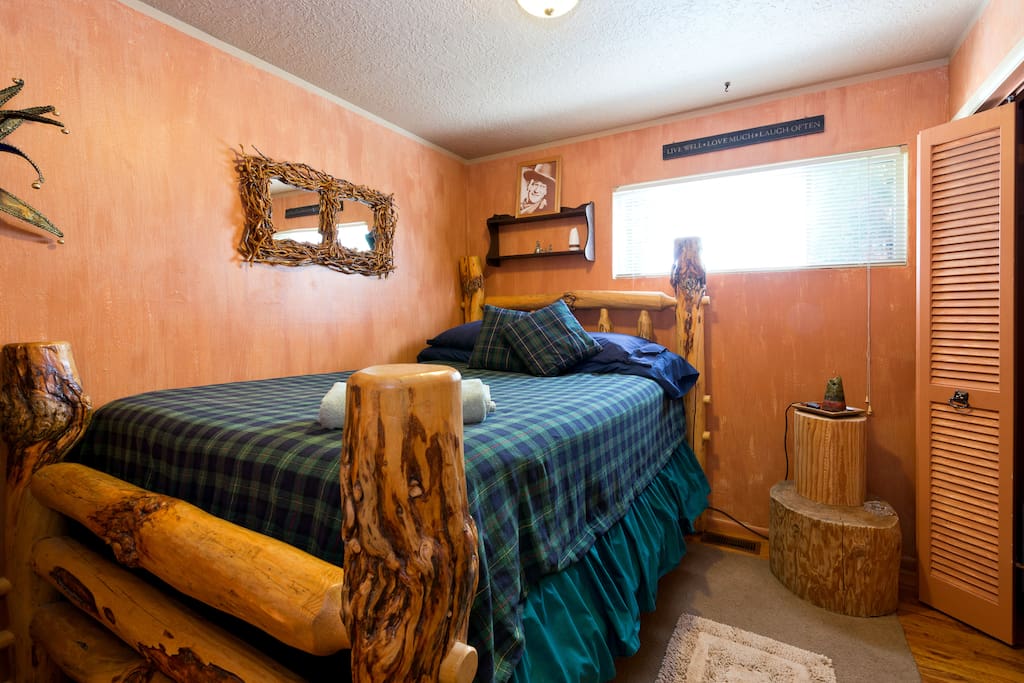 1 Queen size
Bedroom