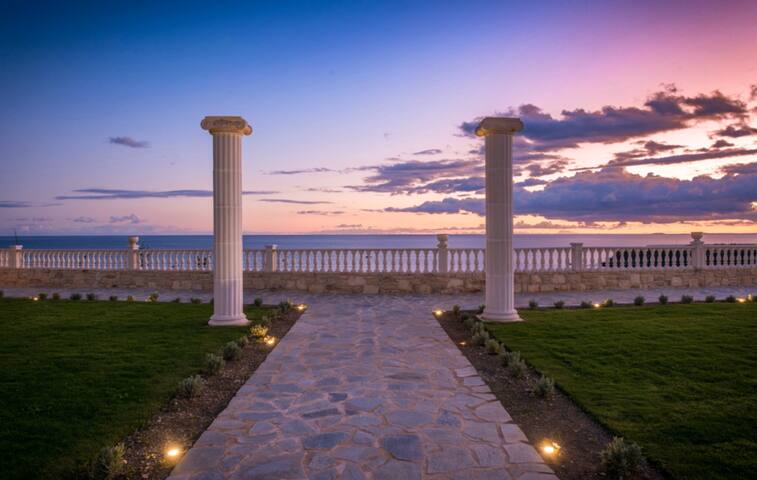 Villa Kastello Kalliste, Wine Dark Sea Villas gallery image 3