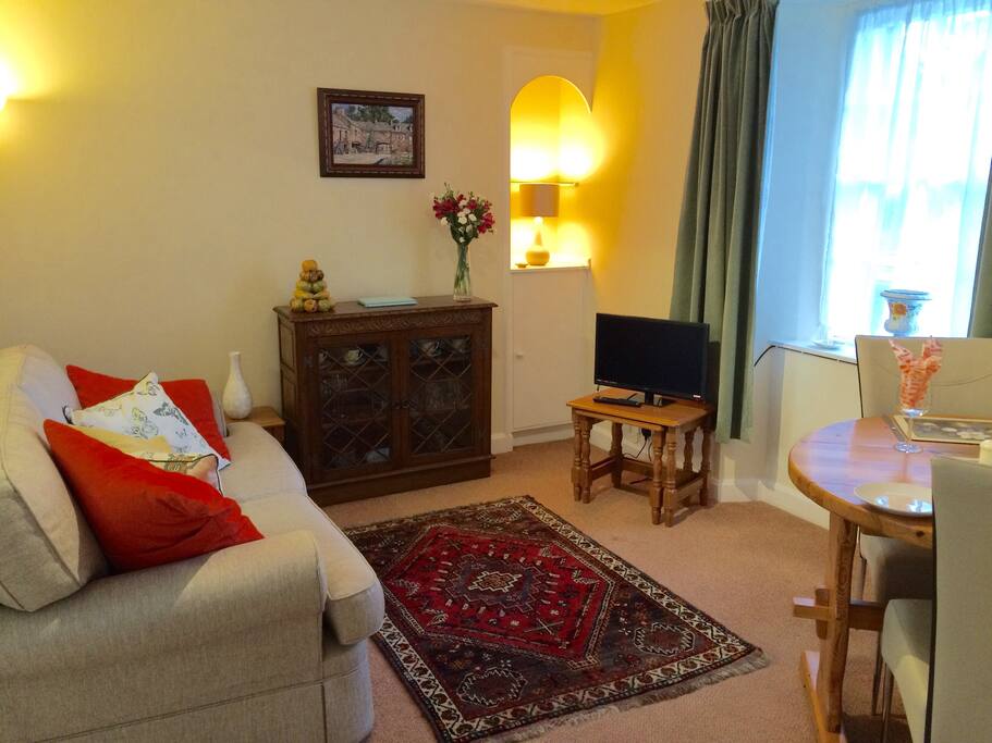 Digital free view TV and warm comfy room with a good view of St Ninians gardens from the window.