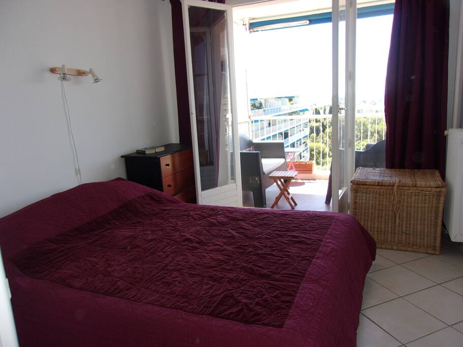 chambre 1 sur terrasse mer master bedroom sea view and terrasse