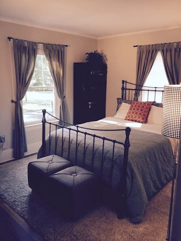 AUDUBON Room *Central Location, Quiet, Safe, Clean
