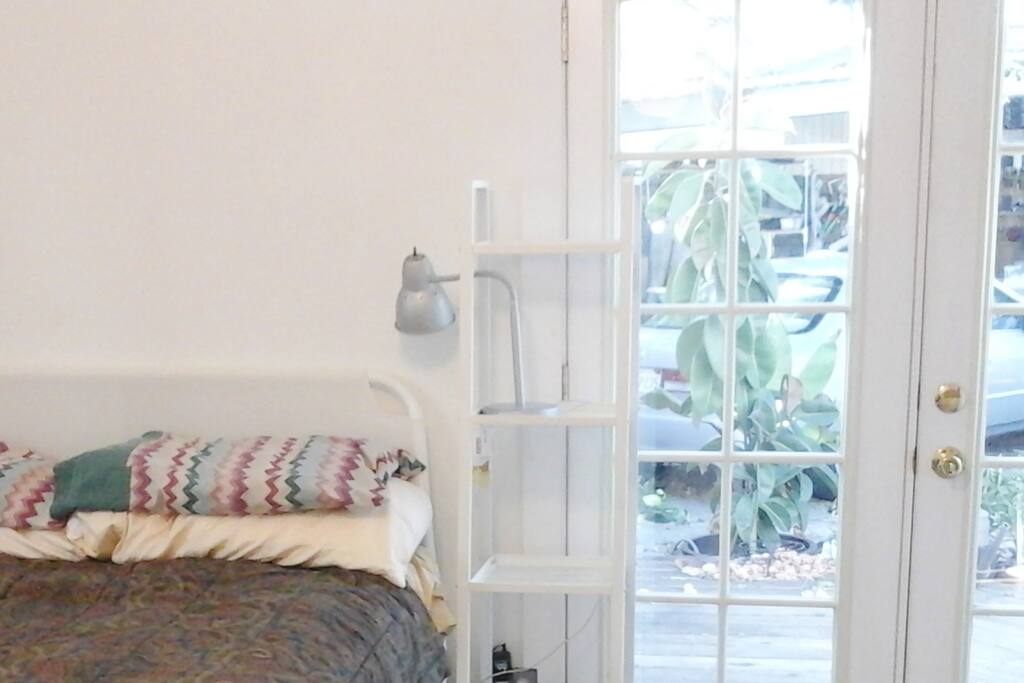 Queen Bed, Garden