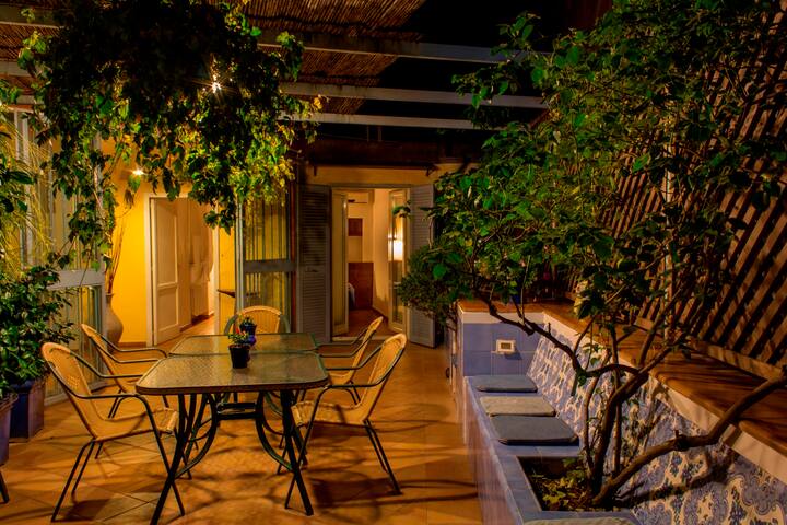 Dimora dei Giganti – fantastic neapolitan terrace gallery image 2