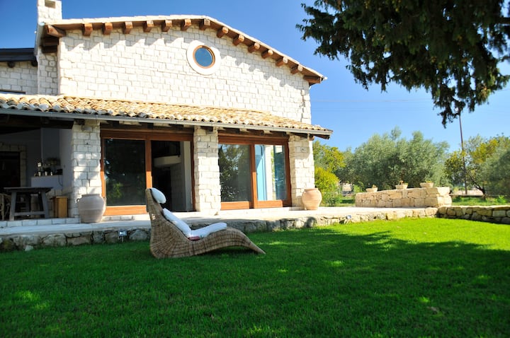 villa in the countryside modicana