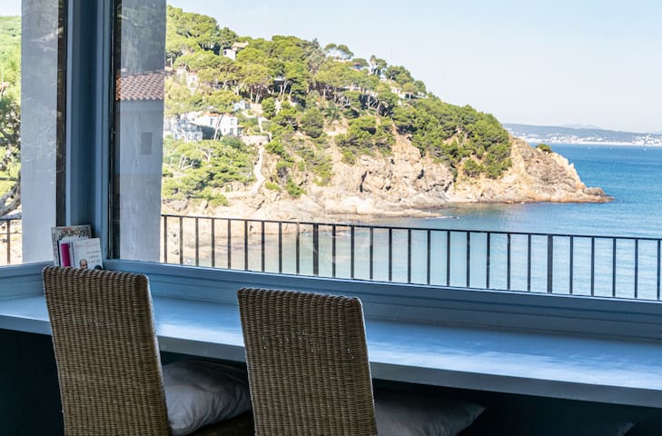 CHRISTINE – Bonita casa frente a la playa Sa Riera