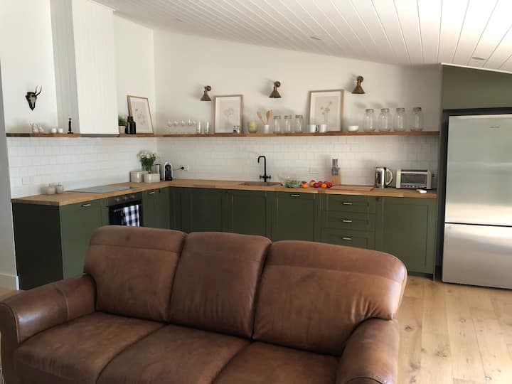 Pretty Country Accommodation On Prestige Property - Hawkesbury City Council