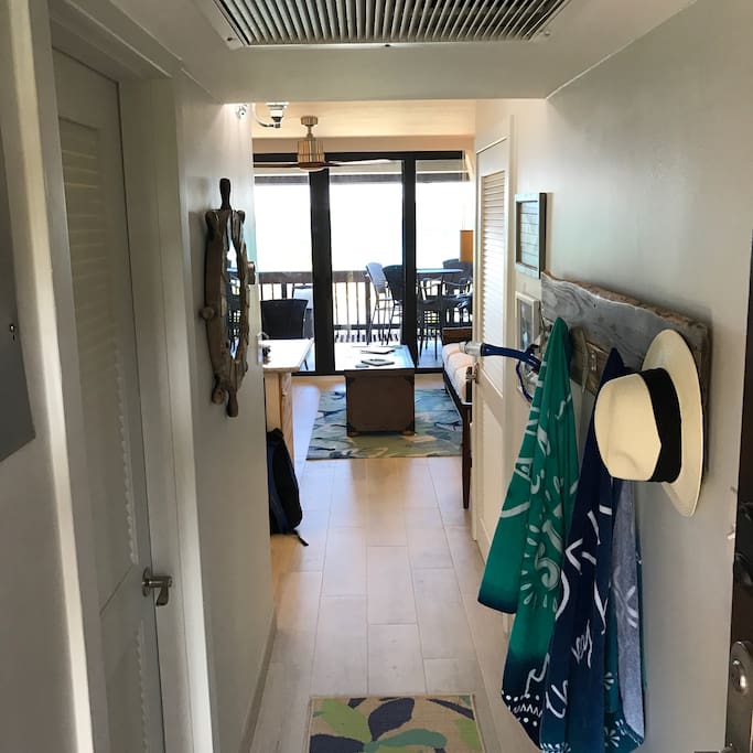Entryway in to the villa with a direct view of the beach