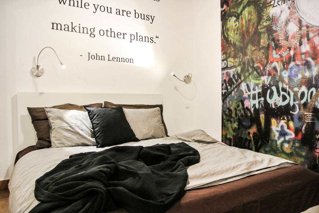 Lennon room