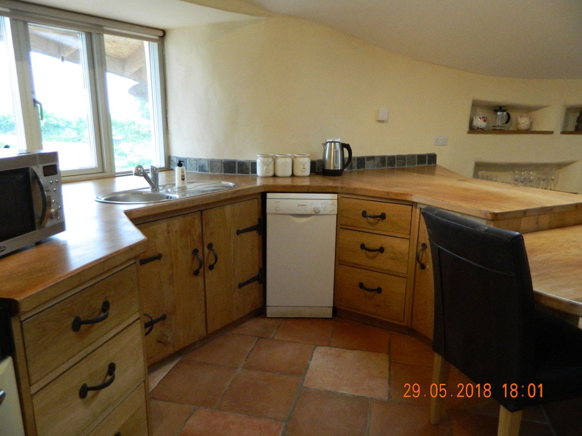 Dingle Dell Annexe - As seen on Grand Designs! - Earth houses for Rent in  Ottery Saint Mary, United Kingdom - Airbnb