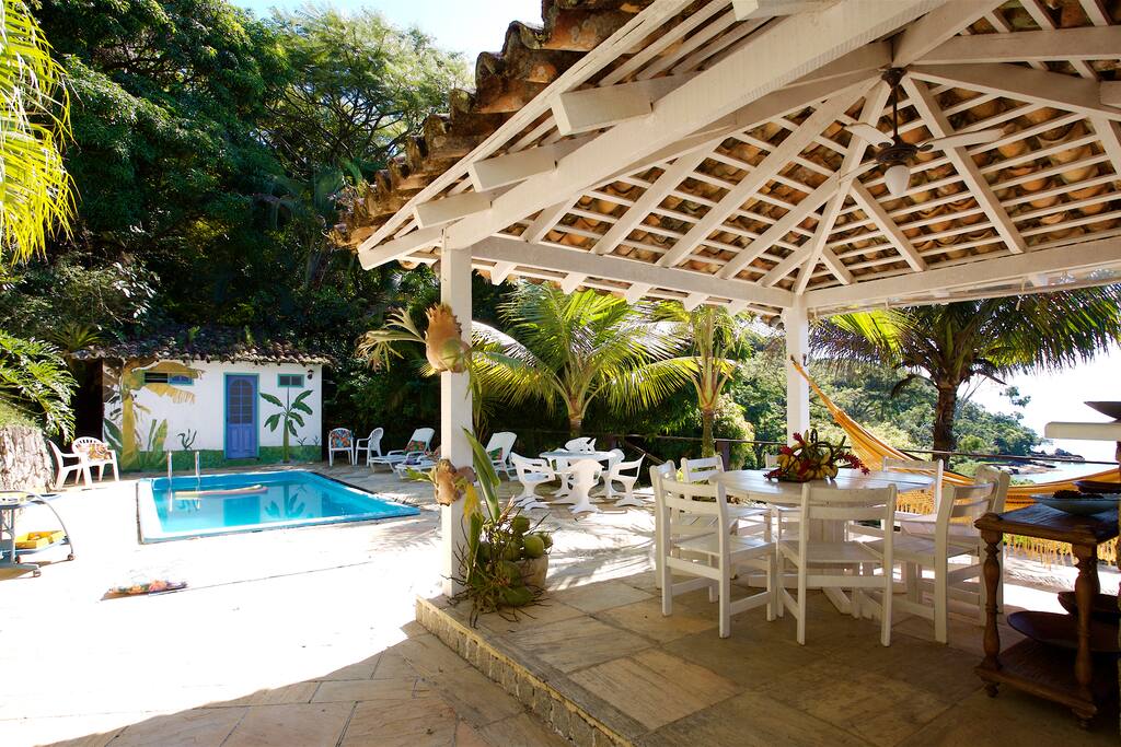 Piscina com espaço gourmet
