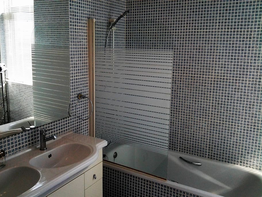 Modern bathroom