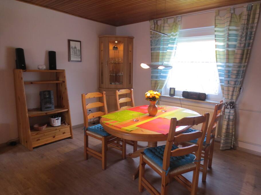 Essbereich im Wohnzimmer