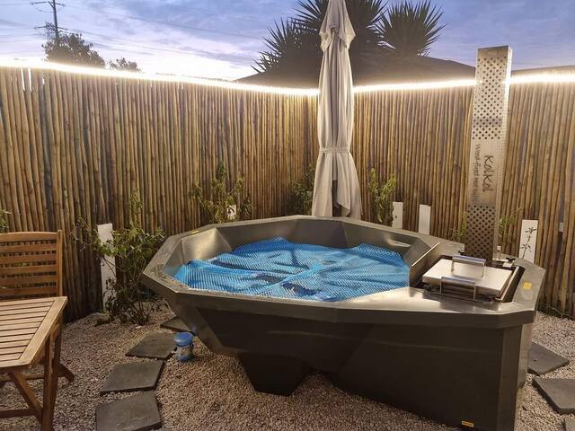 Tranquil 3 Bedroom villa , with wood-fired Hot-tub