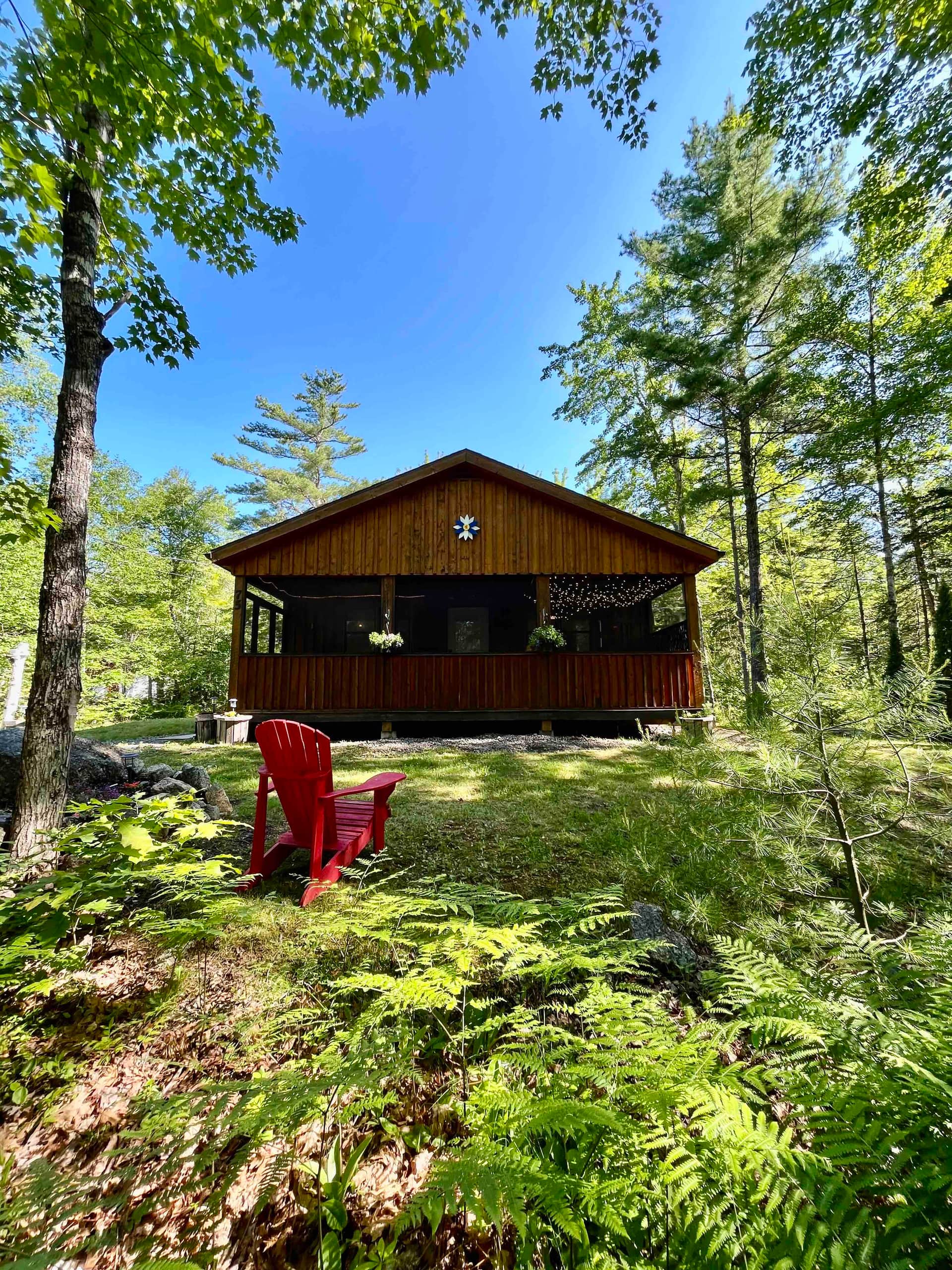 Falls Lake Burrow - Private Cottage with Screened-in Hot Tub