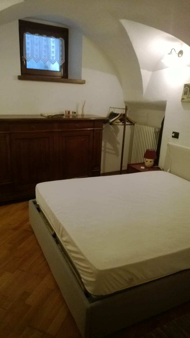 ორადგილიანი ნომერი ორადგილიანი საწოლით