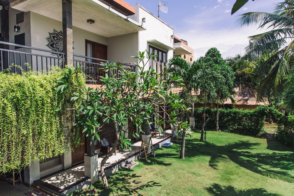 Love Riviera House! Super friendly people/staff, good place to hang out, work on your laptop, get good sleep and meet other people interested in yoga & surf & travel. Very good price for the rooms, aircon and hot water works perfectly. Kitchen to be used and water is for free. Had an awesome stay and will definitely come back. Jessica, Holland