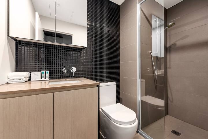 Three Bedrooms Deluxe Apartment with Two Bathrooms gallery image 3