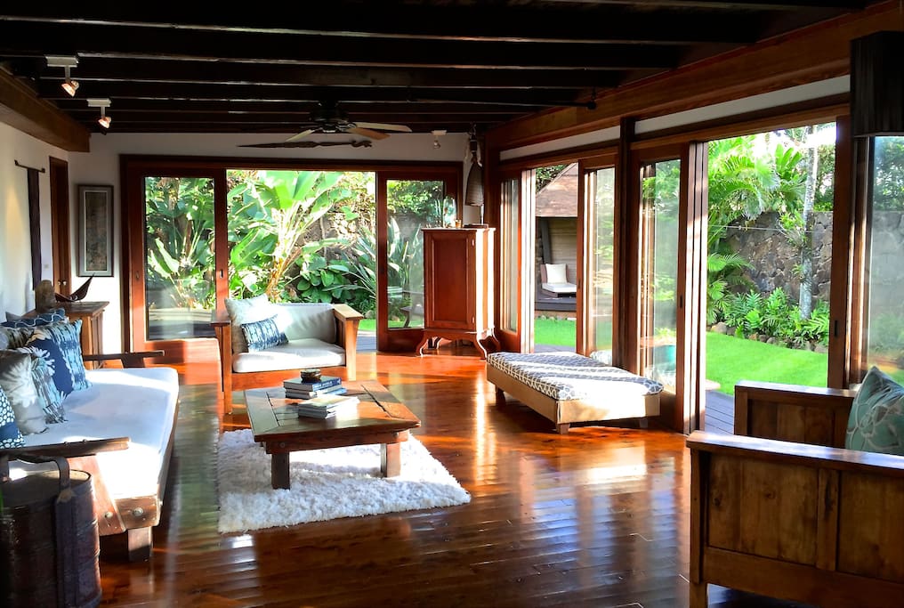 Living room that opens to the front garden and back lanai