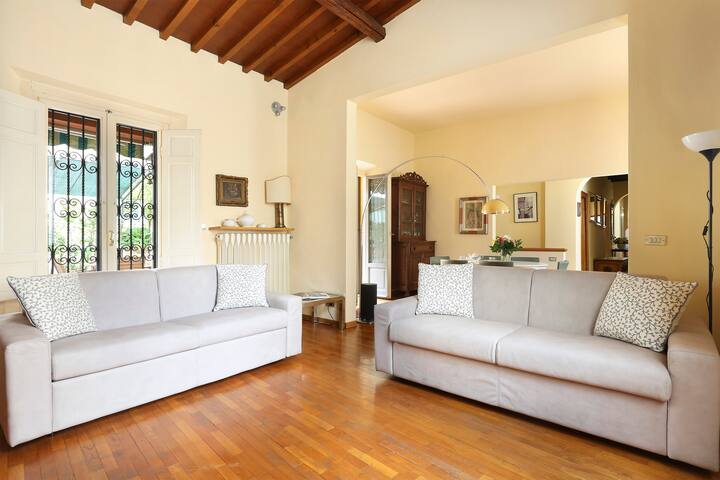 6x Apt.”The Terrace” in Florence’s Historic center gallery image 2