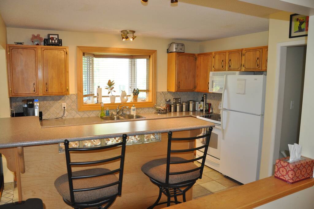 KITCHEN: Breakfast bar, K-cup coffee maker, standard appliances including dishwasher.