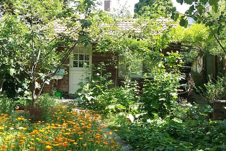 Private lodge in spacious city-garden near center