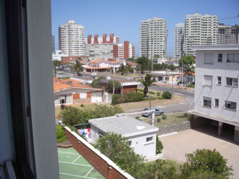 Desde la ventana, hacia Av. Francia