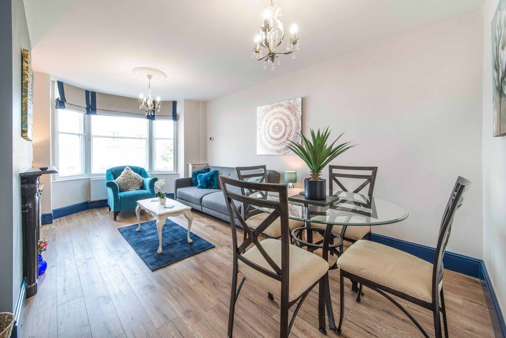 Great Bay windows with views, plenty of Space