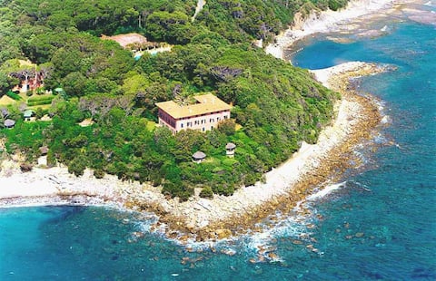 apartment in Villa overlooking the sea