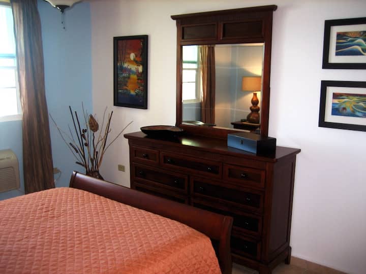 Master bedroom - queen-size bed, sleeps 2