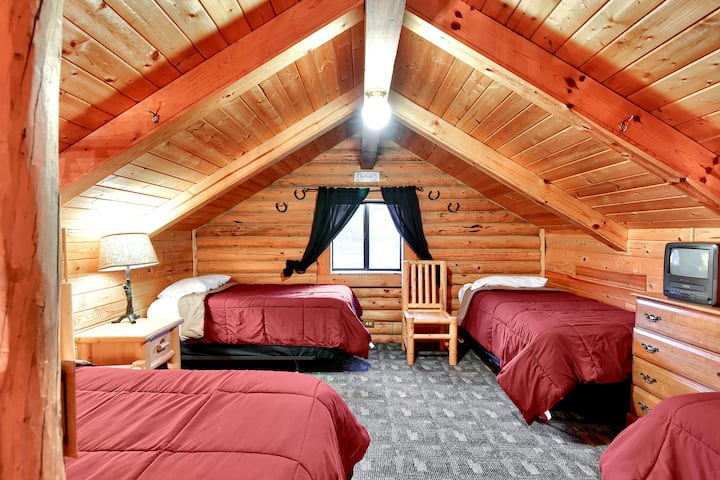 Loft con 4 camas individuales.