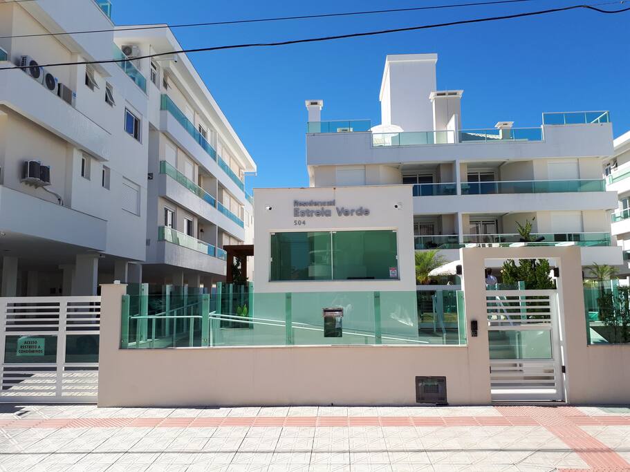 Fachada de entrada do Condomínio