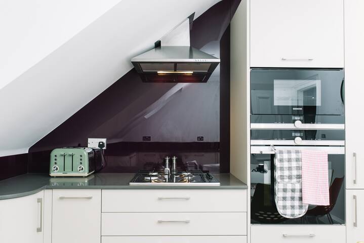 Amazing Georgian Penthouse in City Centre gallery image 5